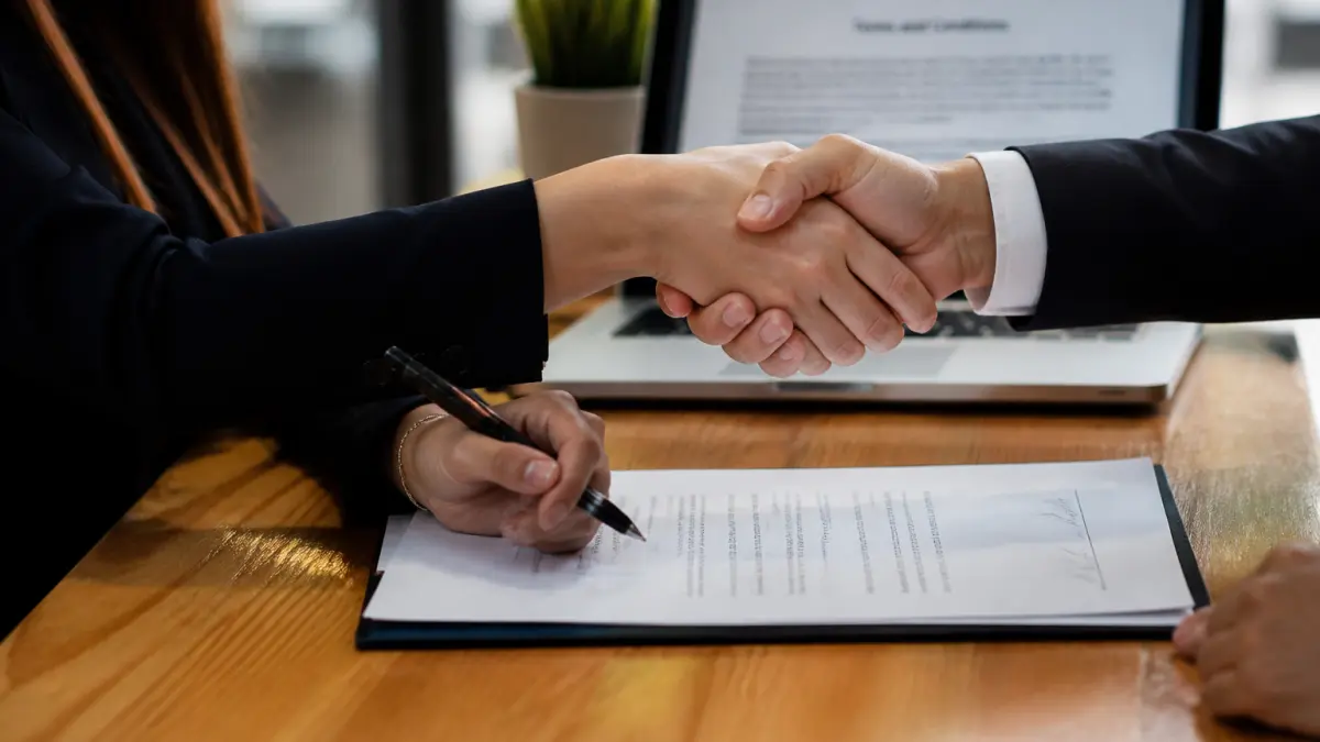Clauses de contrat : les mentions indispensables à vérifier