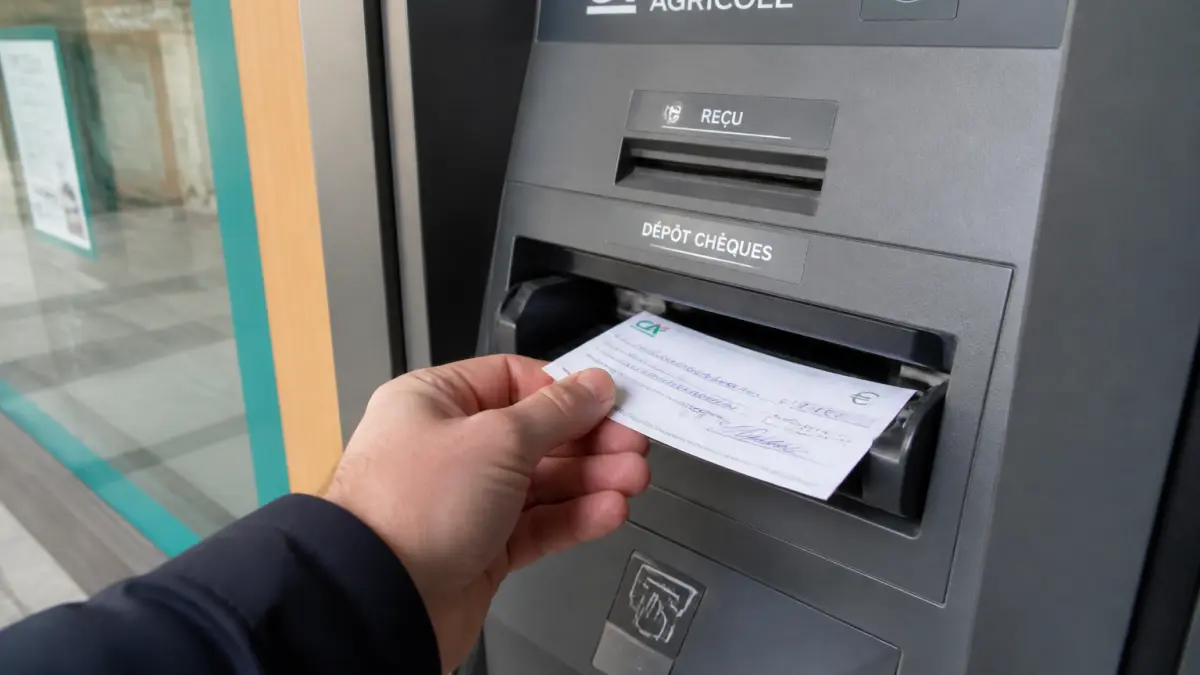 Dépôt de chèque au Crédit Agricole : le geste qui accélère l'encaissement